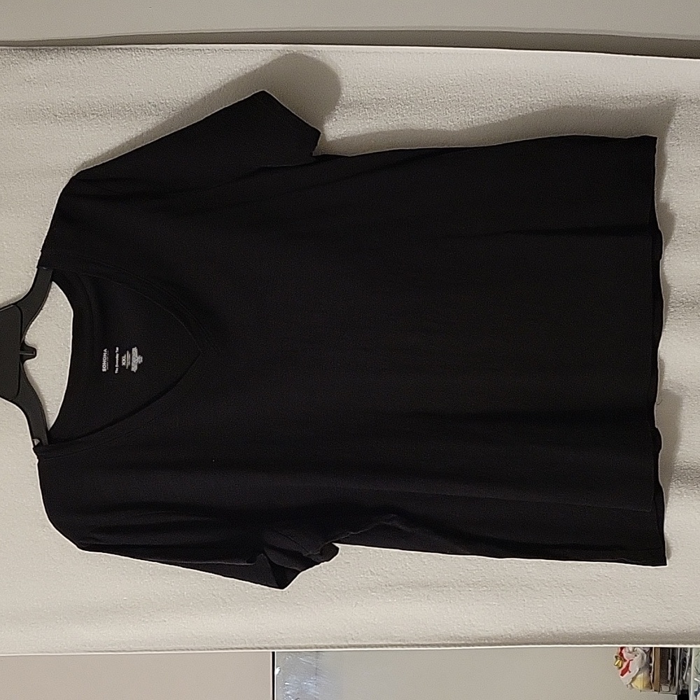 Women's Sonoma XXL Black, v-neck, short sleeve t-shirt.